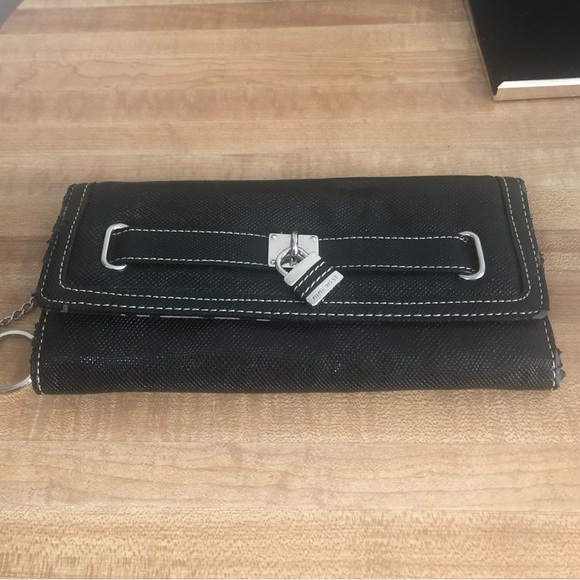 2 Nine West Trifold Wallets - Picture 4 of 13